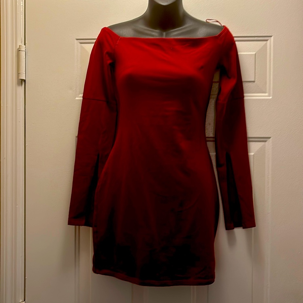 Express Bodycon off shoulder dress - Picture 2 of 3